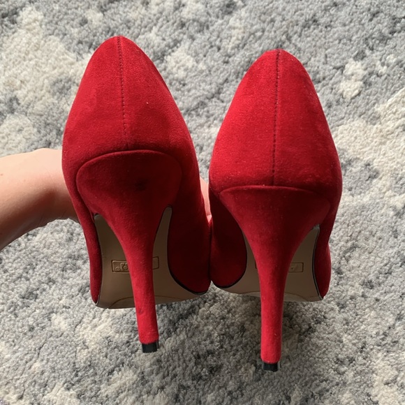 Red Suede Apt 9 high heels - Picture 4 of 6